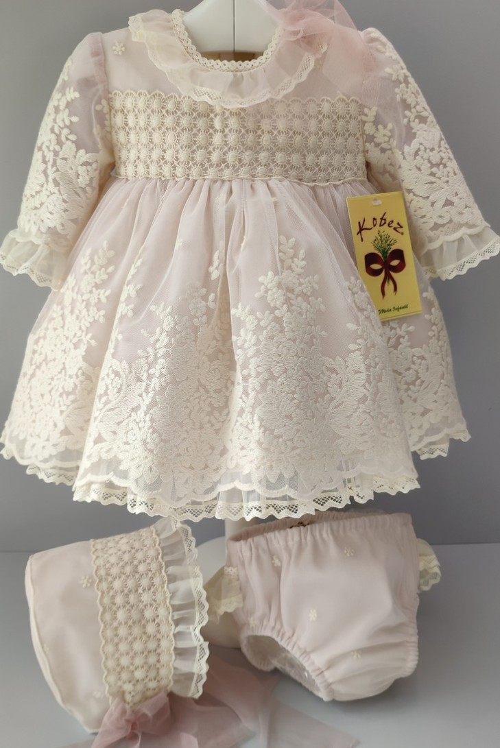 VESTIDO, BRAGA Y CAPOTA, MANGA FRANCESA.