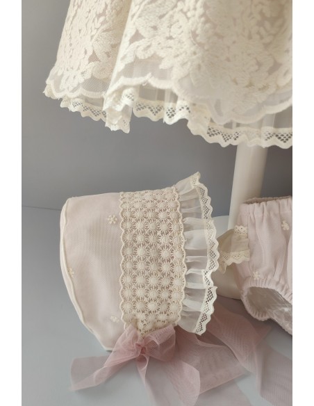 VESTIDO, BRAGA Y CAPOTA, MANGA FRANCESA.
