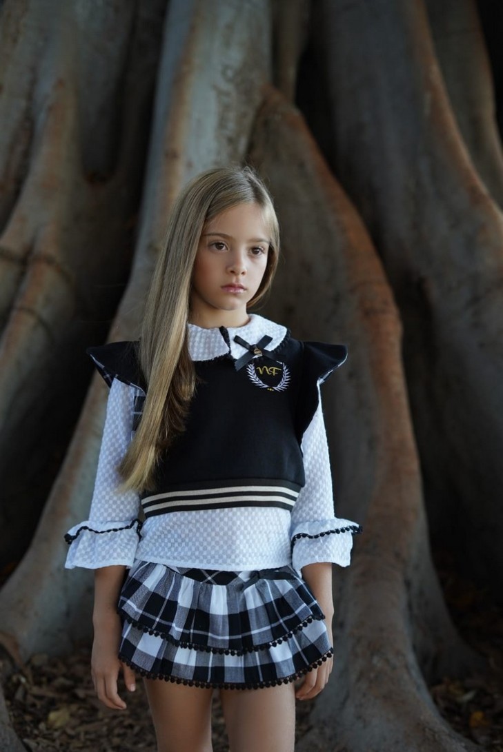 CONJUNTO NIÑA BLUSA Y BOMBACHO COLECCIÓN NATALIE, CUADROS NEGROS.NOMA FERNÁNDEZ. INVIERNO 23.