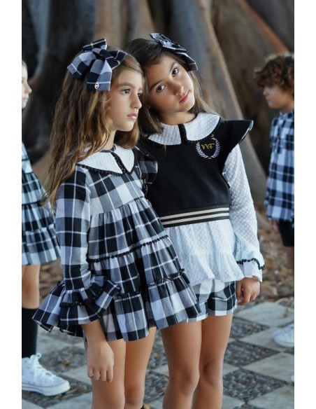 CONJUNTO NIÑA BLUSÓN Y SHORT COLECCIÓN NATALIE, CUADROS NEGROS.NOMA FERNÁNDEZ. INVIERNO 23.