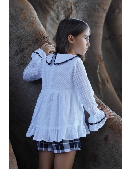 CONJUNTO NIÑA BLUSÓN Y SHORT COLECCIÓN NATALIE, CUADROS NEGROS.NOMA FERNÁNDEZ. INVIERNO 23.