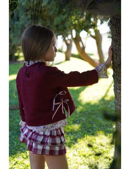 CONJUNTO BLUSA, BOMBACHO/FALDA Y SUDADERA NIÑA CORTA COLECCIÓN KEIRA, CUADROS GRANATES.NOMA FERNÁNDEZ. INVIERNO 23.