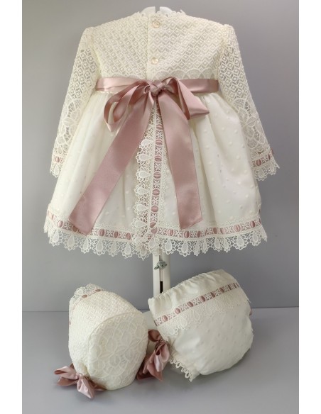 VESTIDO, BRAGA Y CAPOTA, MANGA LARGA.