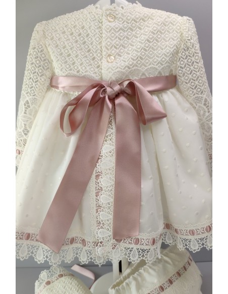 VESTIDO, BRAGA Y CAPOTA, MANGA LARGA.