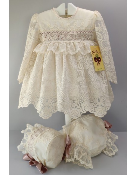 VESTIDO, BRAGA Y CAPOTA, MANGA LARGA.