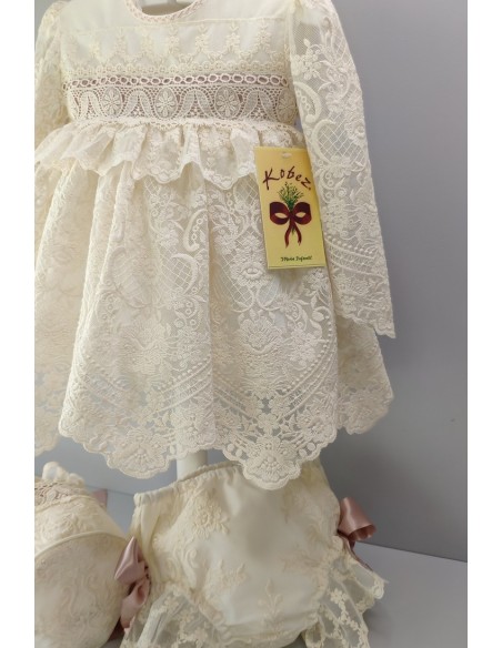 VESTIDO, BRAGA Y CAPOTA, MANGA LARGA.