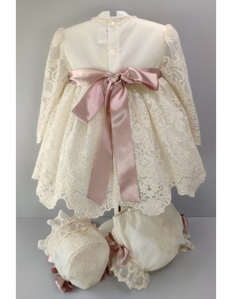VESTIDO, BRAGA Y CAPOTA, MANGA LARGA.