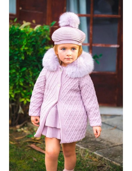 ABRIGO NIÑA PUNTO FORRADO CON CAPUCHA PELO NATURAL C."EMOCIÓN",MALVA. INVIERNO 23.