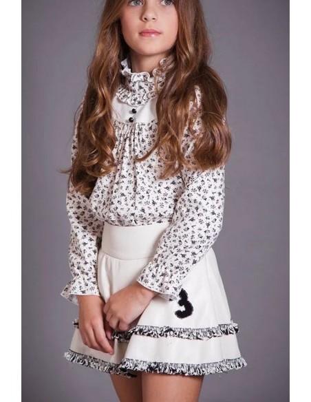 BLUSA FLORES BEIGE, GLAMOUR. INVIERNO 23.