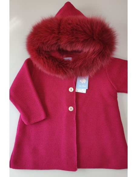 ABRIGO NIÑA PUNTO FORRADO CON CAPUCHA PELO NATURAL C."POESÍA",SORBET. INVIERNO 23.