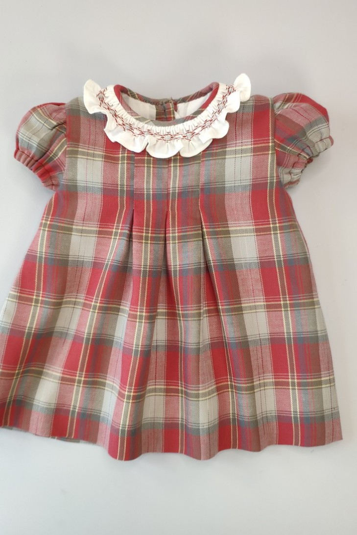 VESTIDO CUADROS CUELLO BORDADO SMOCK. INVIERNO.