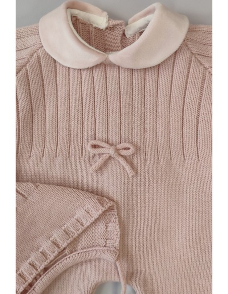 PELELE NIÑA DE PUNTO CON CAPOTA, ROSA PALO. INVIERNO.