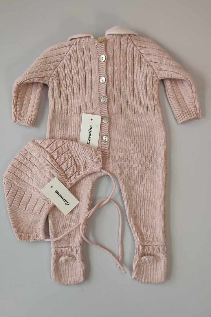 PELELE NIÑA DE PUNTO CON CAPOTA, ROSA PALO. INVIERNO.