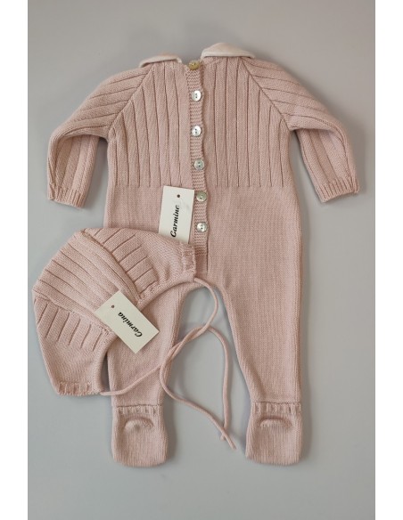PELELE NIÑA DE PUNTO CON CAPOTA, ROSA PALO. INVIERNO.