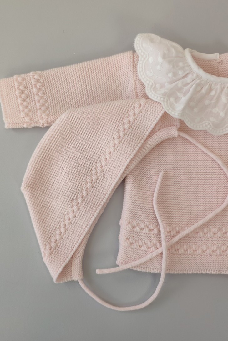 CONJUNTO JUBÓN, POLAINA Y CAPOTA, ROSA/BLANCO. INVIERNO.