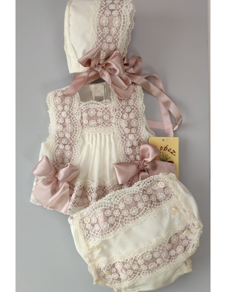 CONJUNTO BLUSA, CUBREPAÑAL Y CAPOTA. VERANO.