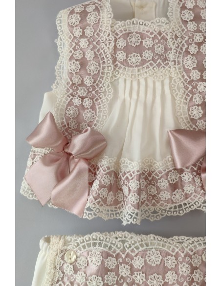 CONJUNTO BLUSA, CUBREPAÑAL Y CAPOTA. VERANO.