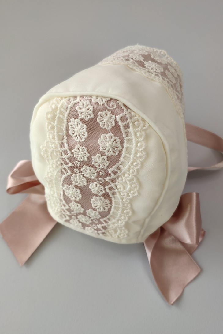 CONJUNTO BLUSA, CUBREPAÑAL Y CAPOTA. VERANO.