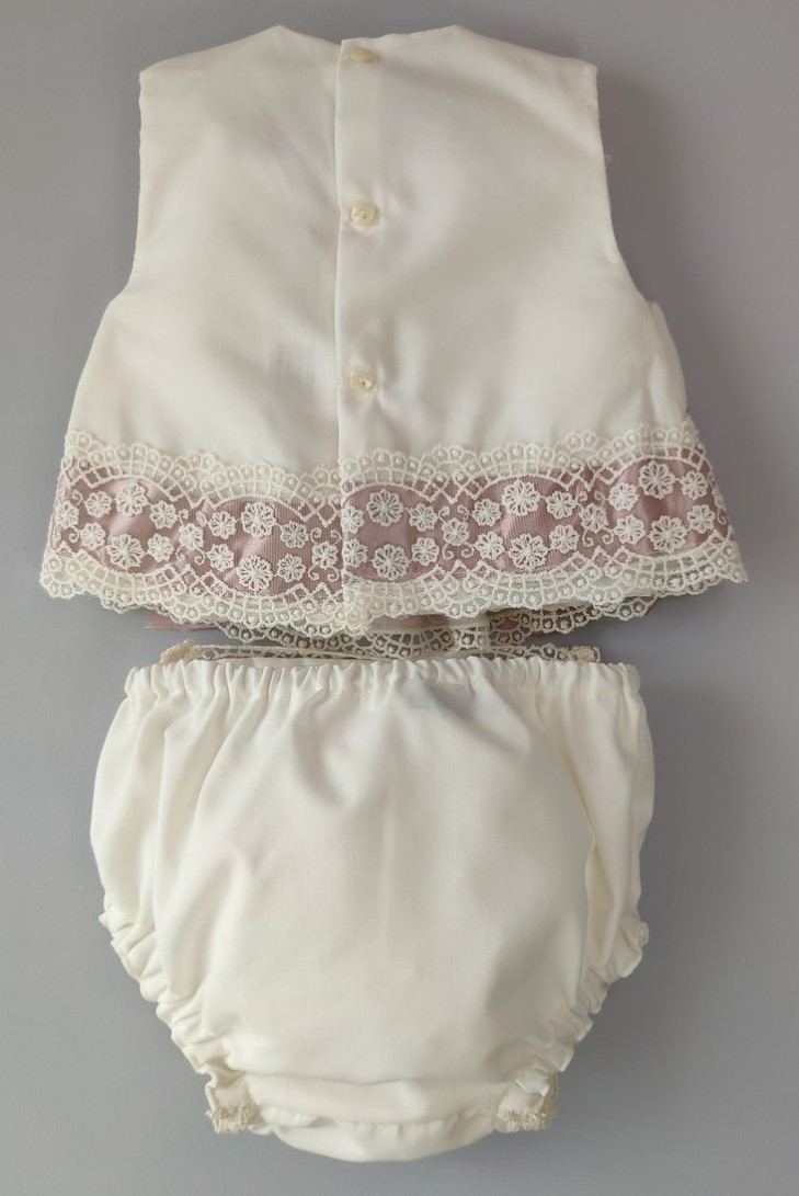 CONJUNTO BLUSA, CUBREPAÑAL Y CAPOTA. VERANO.