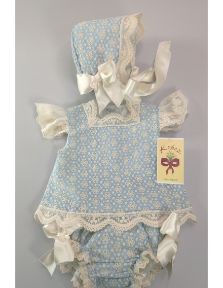 CONJUNTO BLUSA, BRAGUITA Y CAPOTA, CELESTE/BEIG.