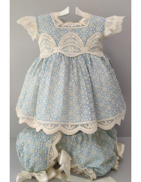 VESTIDO, BRAGA Y CAPOTA, CELESTE/BEIG.