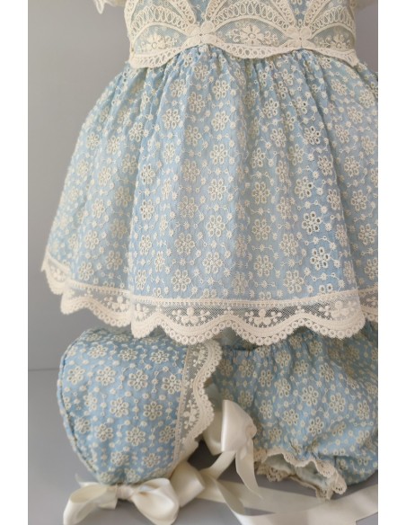 VESTIDO, BRAGA Y CAPOTA, CELESTE/BEIG.