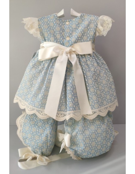 VESTIDO, BRAGA Y CAPOTA, CELESTE/BEIG.