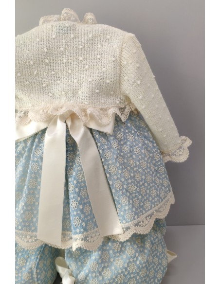 VESTIDO, BRAGA Y CAPOTA, CELESTE/BEIG.