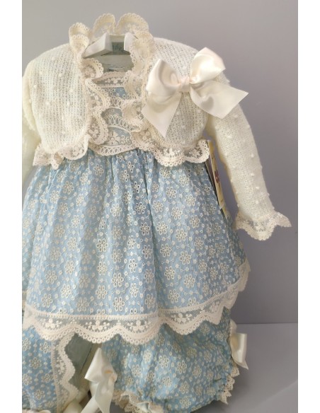 VESTIDO, BRAGA Y CAPOTA, CELESTE/BEIG.