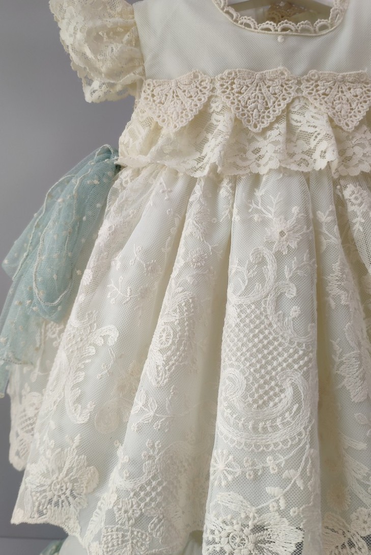 VESTIDO, BRAGUITA Y CAPOTA, VERDE AGUA.