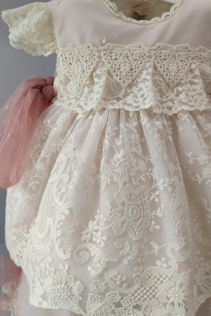 VESTIDO, BRAGUITA Y CAPOTA, ROSA EMPOLVADO.