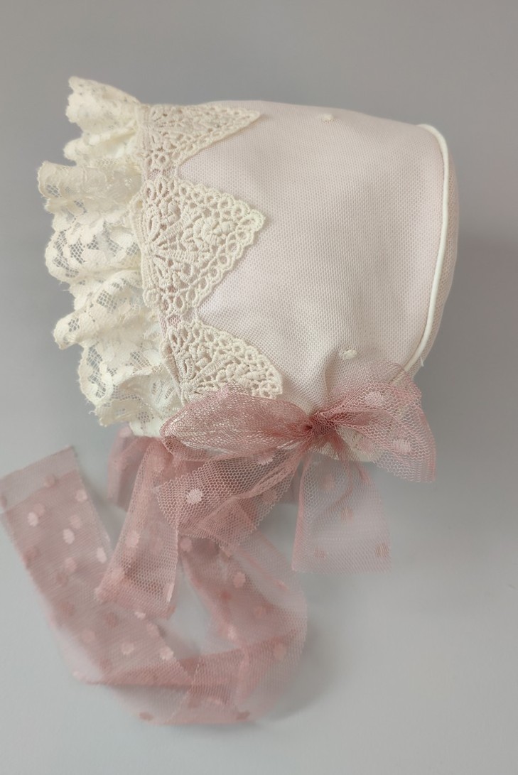 VESTIDO, BRAGUITA Y CAPOTA, ROSA EMPOLVADO.