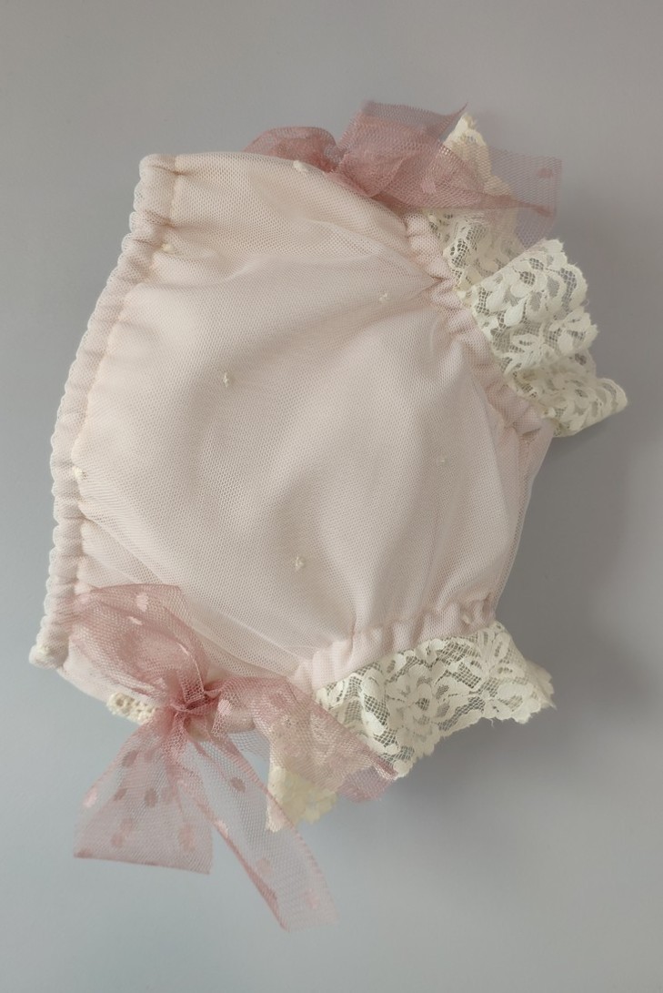 VESTIDO, BRAGUITA Y CAPOTA, ROSA EMPOLVADO.
