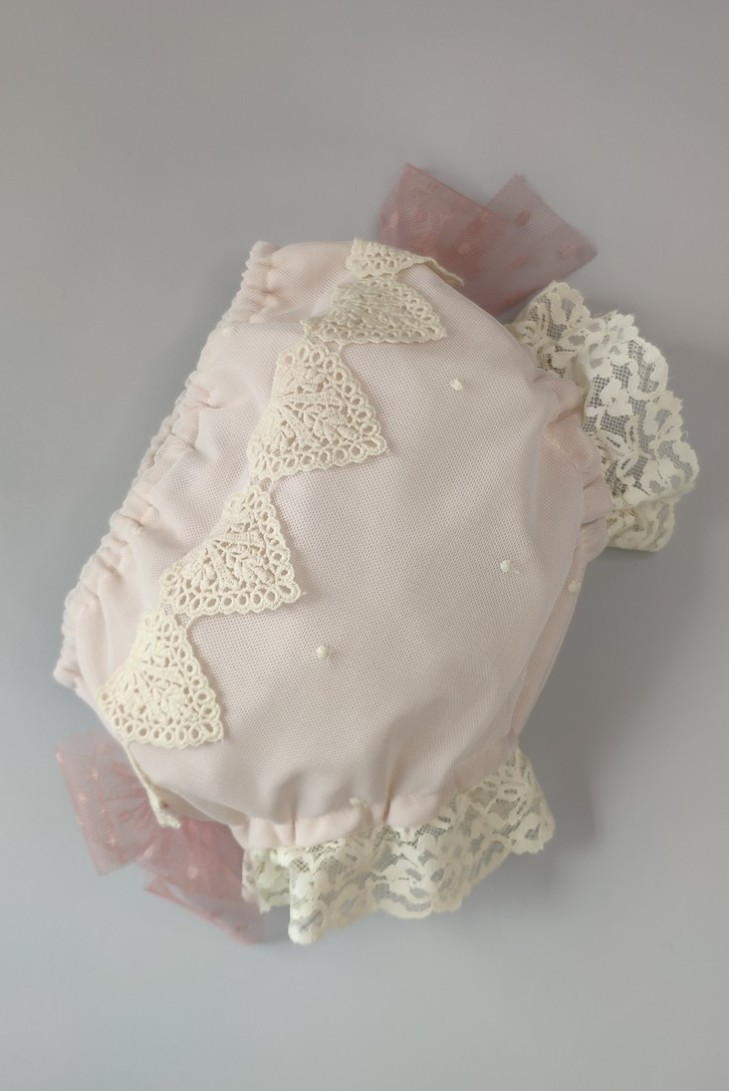 VESTIDO, BRAGUITA Y CAPOTA, ROSA EMPOLVADO.