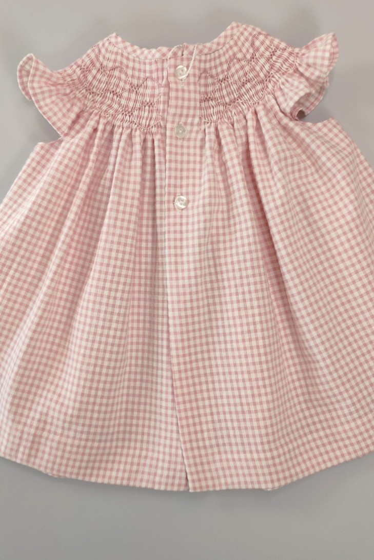 VESTIDO SEERSUCKER VICHY PUNTO SMOCK, ROSA. VERANO 24.