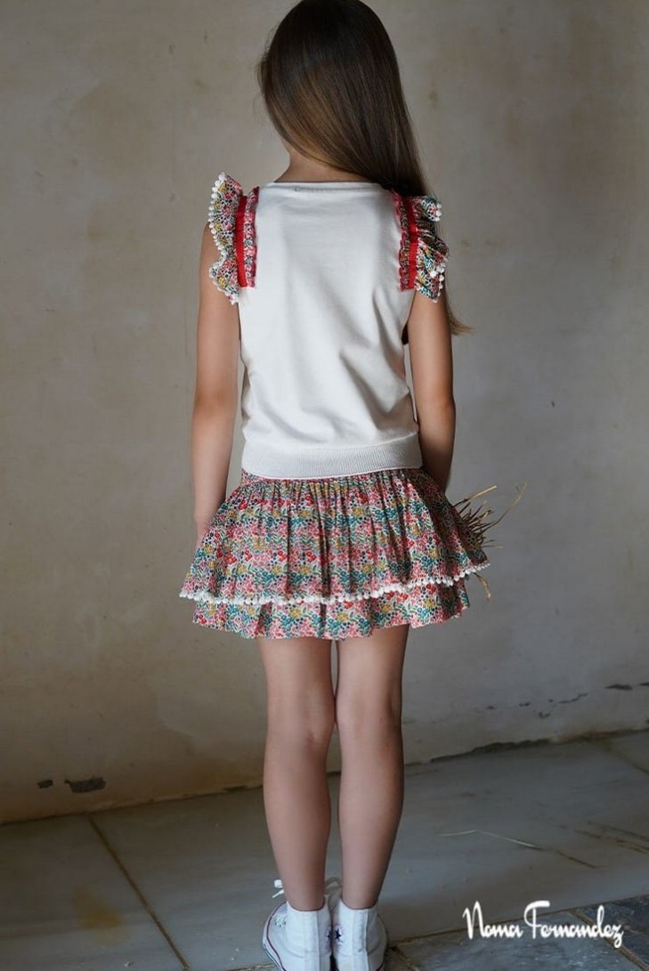 CONJUNTO NIÑA CAMISETA Y FALDA COLECCIÓN "REBEL", ROJO.NOMA FERNÁNDEZ. VERANO 24.