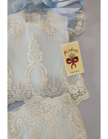 CONJUNTO BLUSA, CUBREPAÑAL Y CAPOTA.