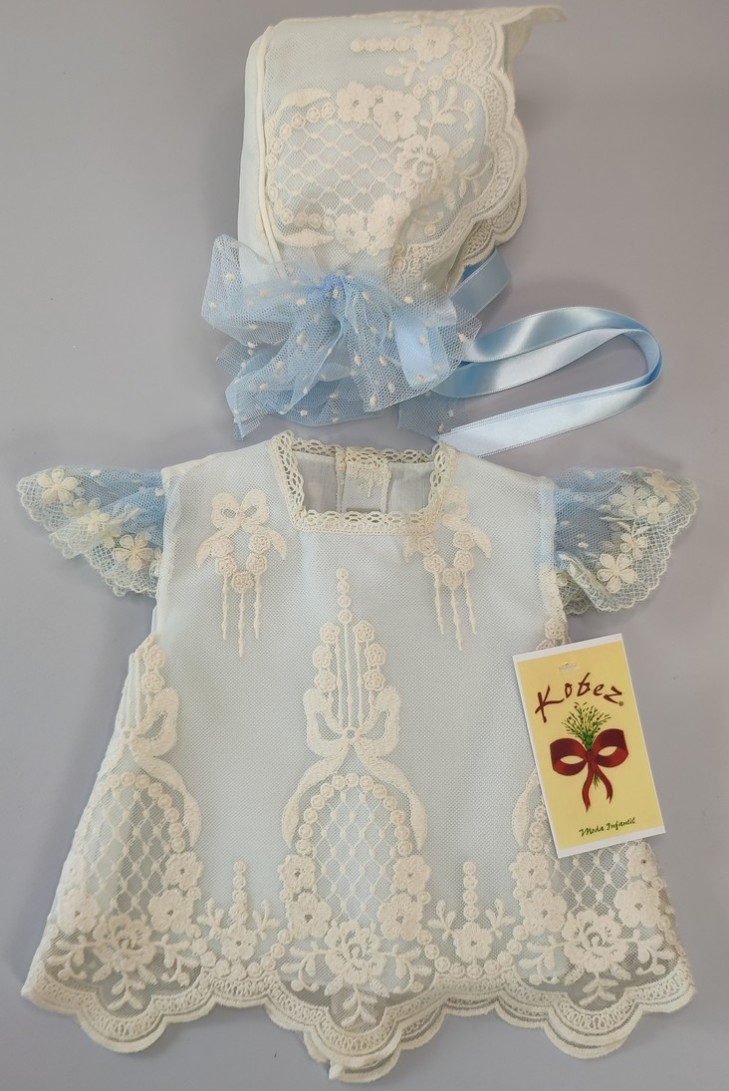 CONJUNTO BLUSA, CUBREPAÑAL Y CAPOTA.