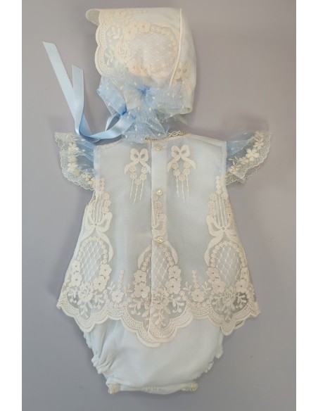 CONJUNTO BLUSA, CUBREPAÑAL Y CAPOTA.