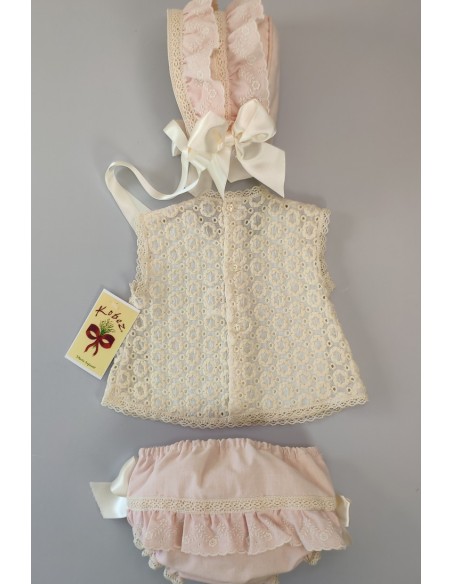 CONJUNTO BLUSA, BRAGUITA Y CAPOTA.