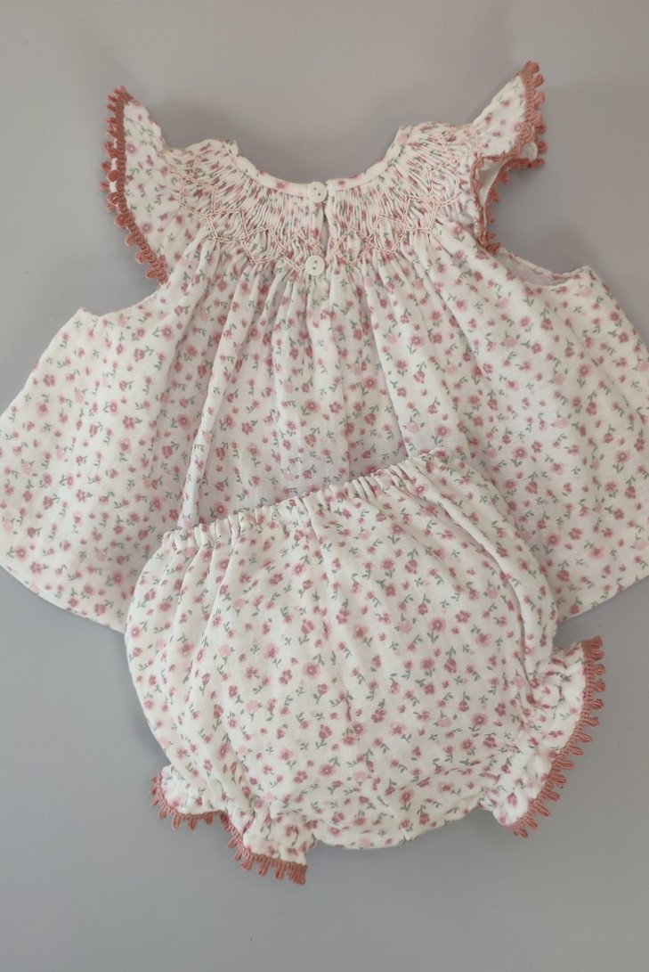 JESUSITO PUNTO SMOCK BÁMBULA "DAISY", FLORES ROSA. VERANO 24.