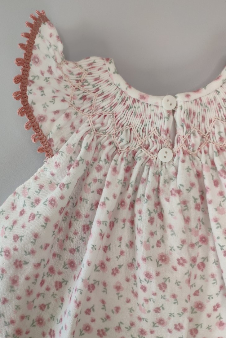 JESUSITO PUNTO SMOCK BÁMBULA "DAISY", FLORES ROSA. VERANO 24.
