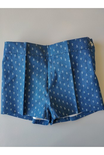 Conjunto niño formado por camisa estampado rayas y pantalón short en tela vaquera con decoración de anclas