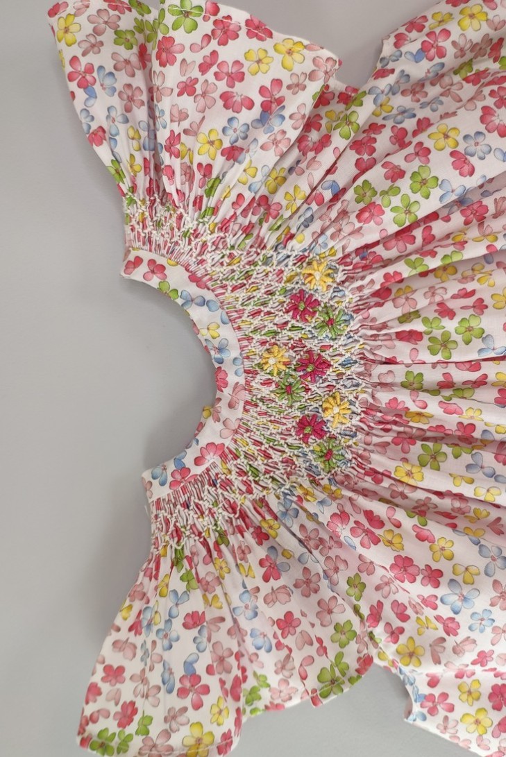 VESTIDO PUNTO SMOCK FLORES,MULTICOLOR. VERANO 24.