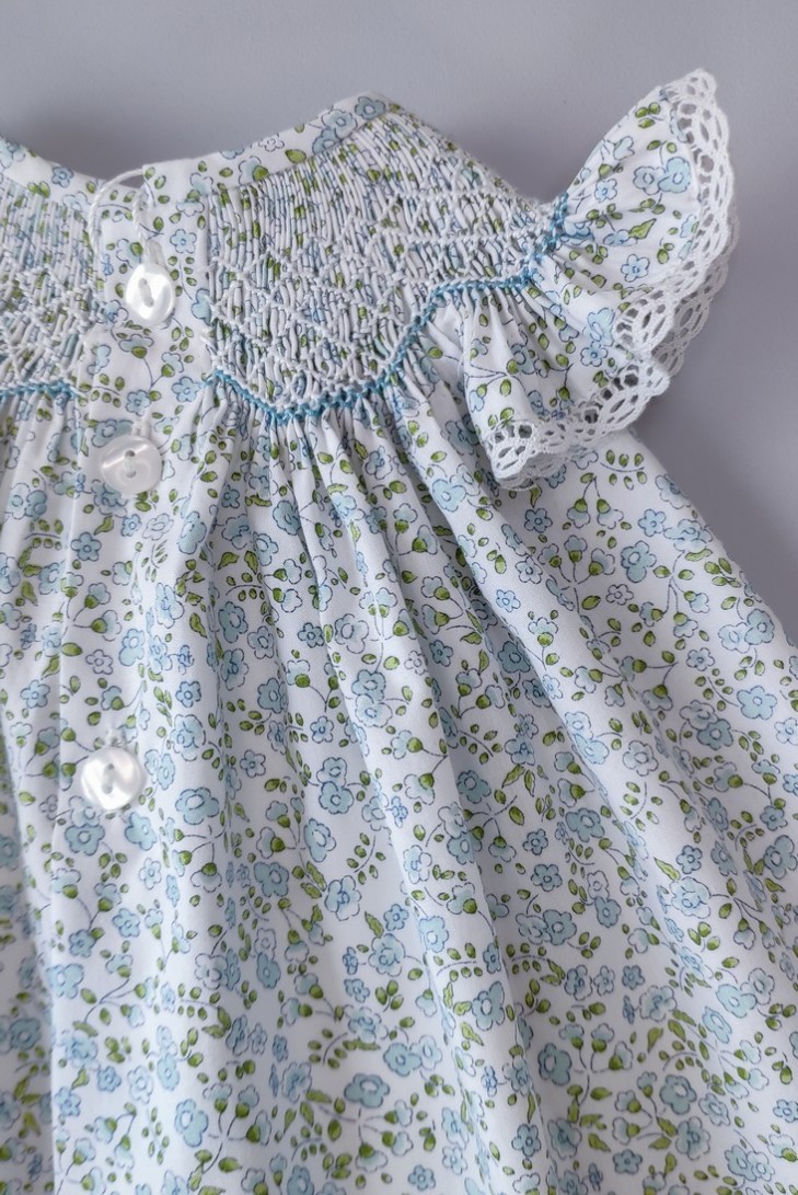 VESTIDO PUNTO SMOCK FLORES,AZUL. VERANO 24.