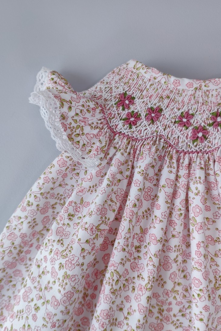 VESTIDO PUNTO SMOCK FLORES,ROSA. VERANO 24.