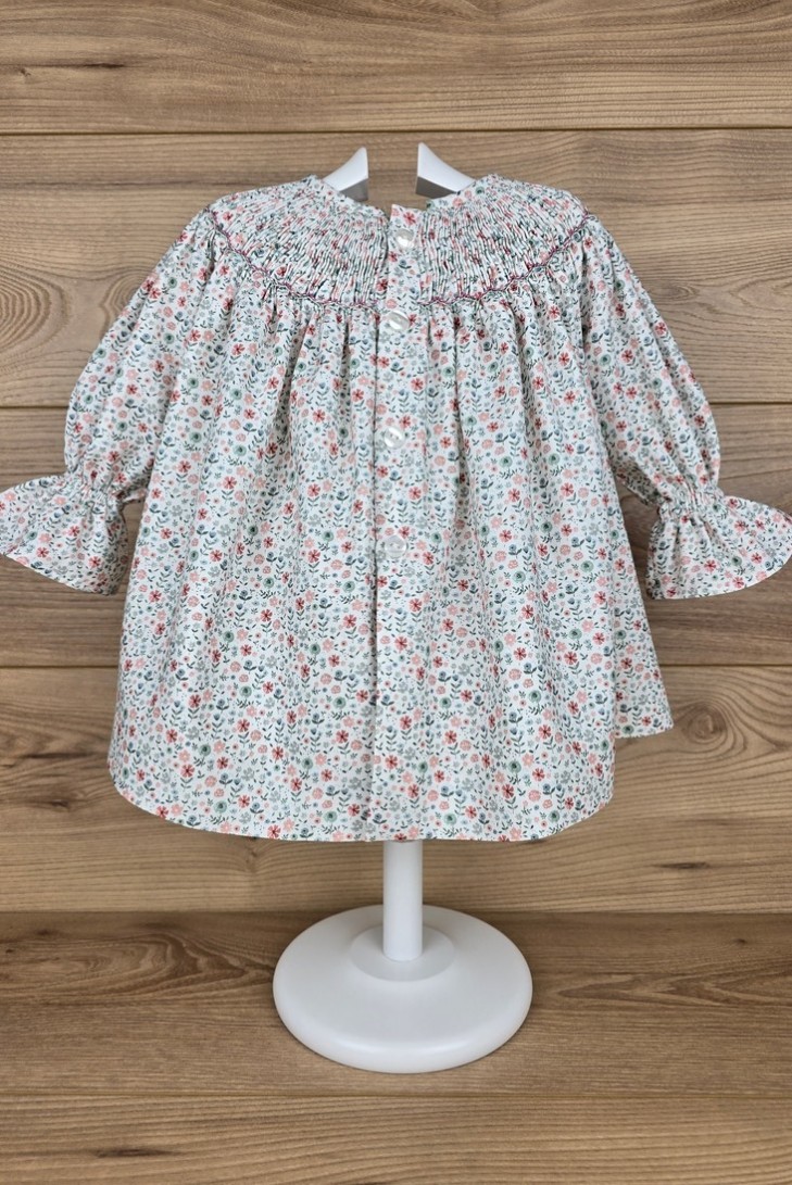 VESTIDO PUNTO SMOCK LALI DE dBb IDEAS, ROSA. INVIERNO 24.