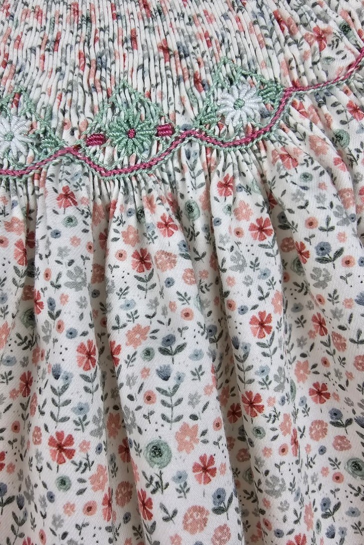 VESTIDO PUNTO SMOCK LALI DE dBb IDEAS, ROSA. INVIERNO 24.