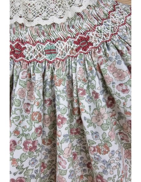 VESTIDO PUNTO SMOCK IDOIA DE dBb IDEAS, FRESA. INVIERNO 24.