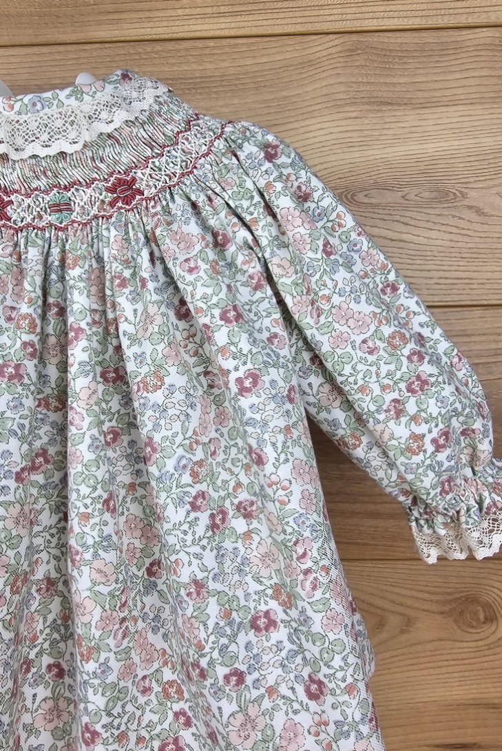 VESTIDO PUNTO SMOCK IDOIA DE dBb IDEAS, FRESA. INVIERNO 24.